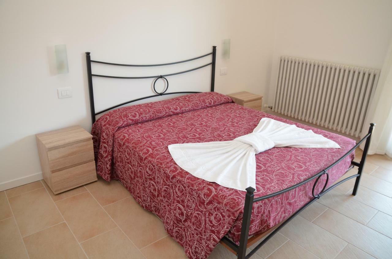 Trilocale Palazzo Garda Apartment Garda  Exterior photo